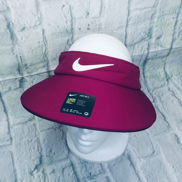 Nike Women’s Aerobill Oversize Wine Visor